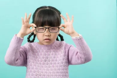 孩子近視表現(xiàn)有哪些 孩子近視表現(xiàn)有哪些